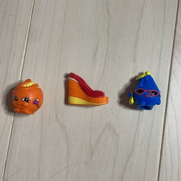 12$ PER 3 SHOPKINS comment what ones you want. - Picture 2 of 10